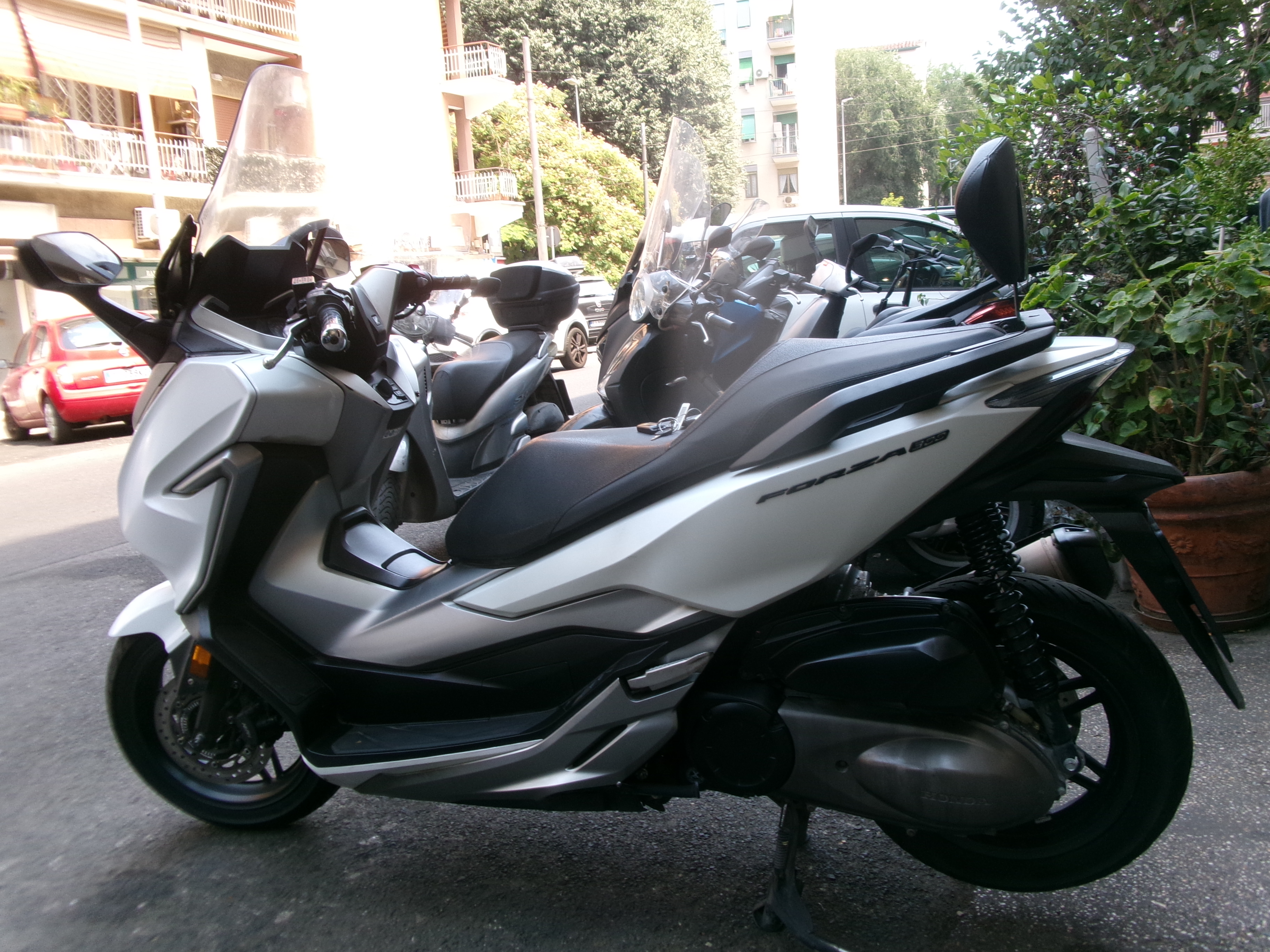 HONDA FORZA 300 ABS foto 3