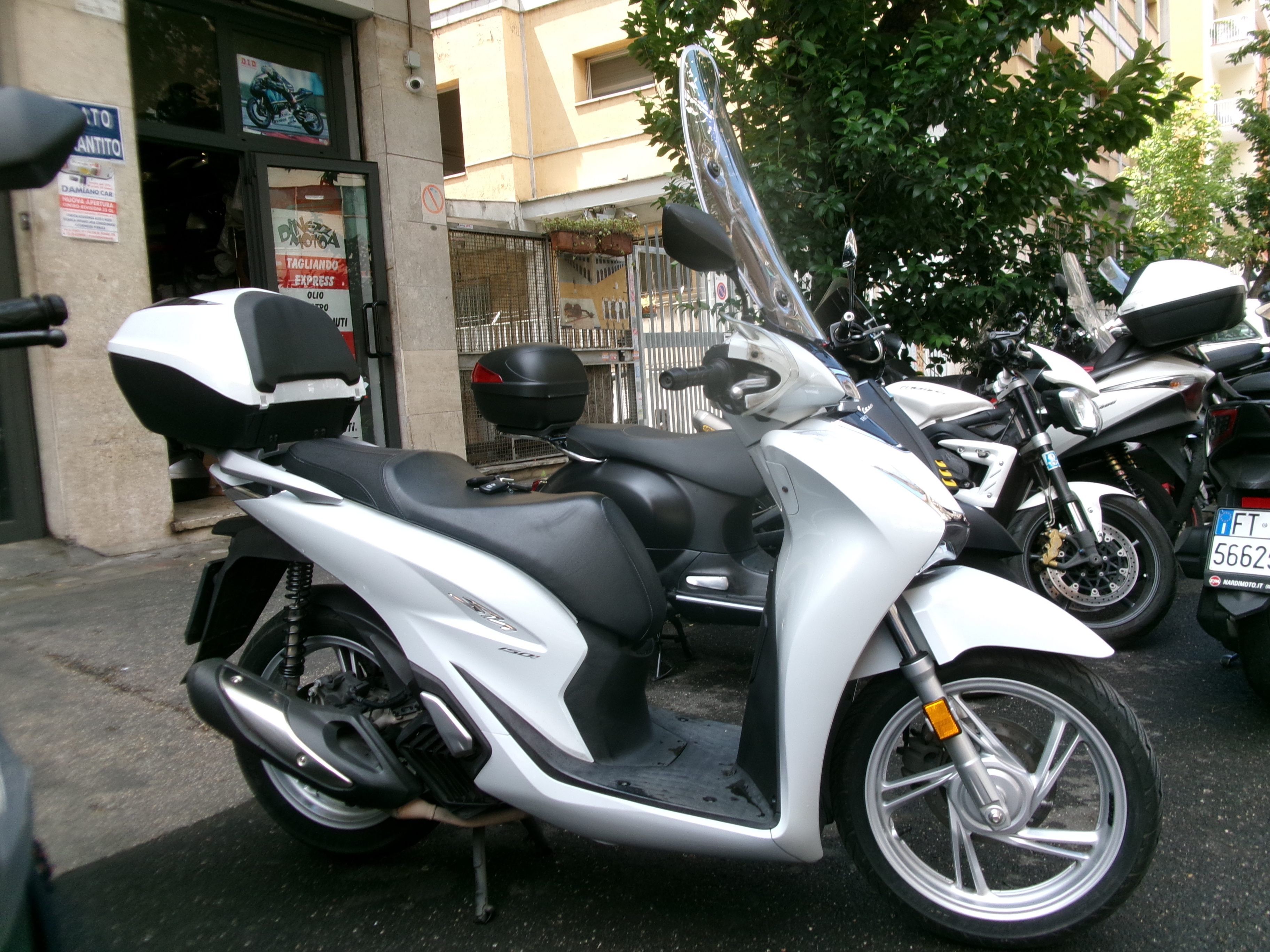 HONDA SH 150 ABS foto 2