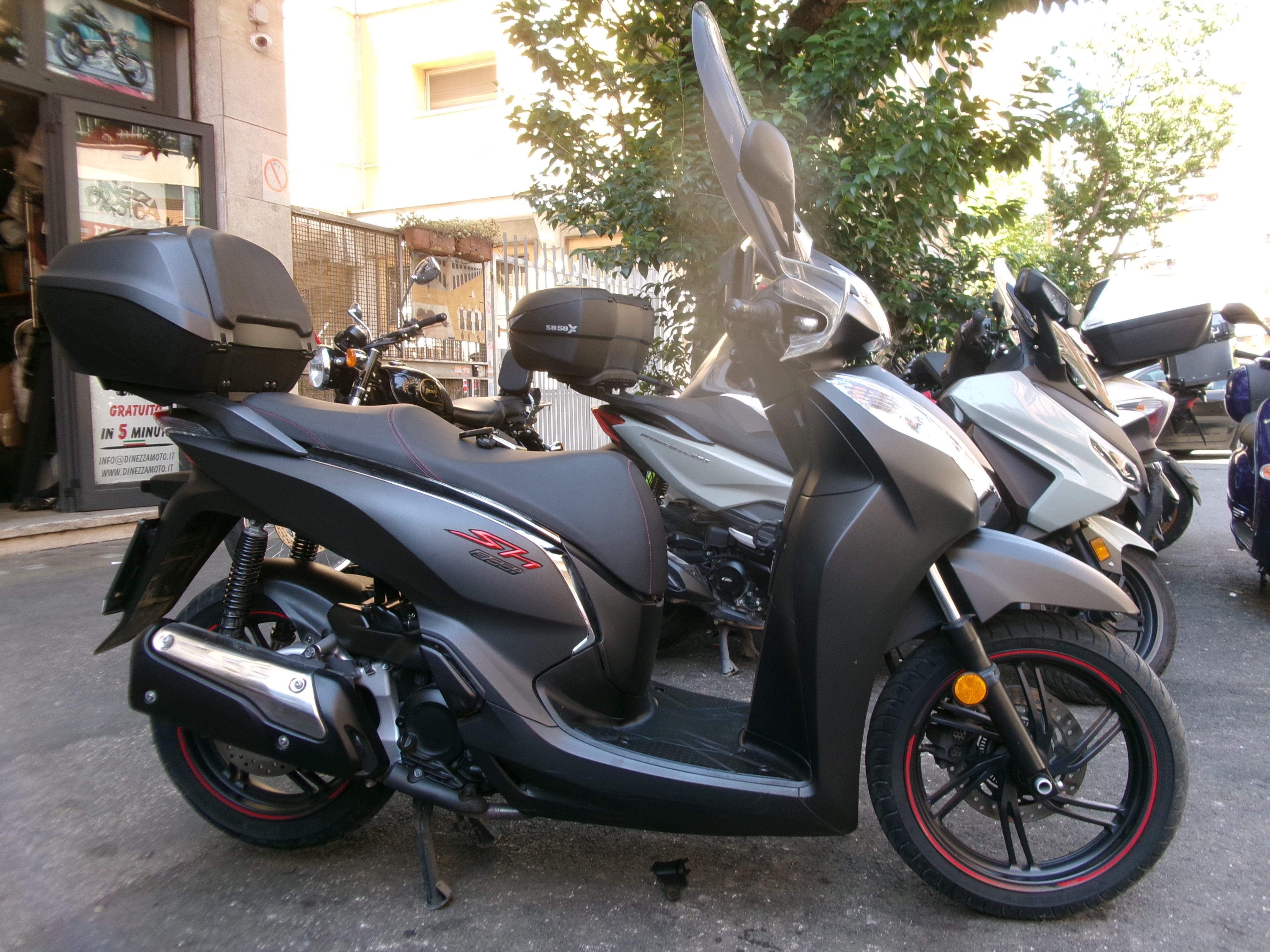 Honda SH 2020 usato a Roma - foto 2