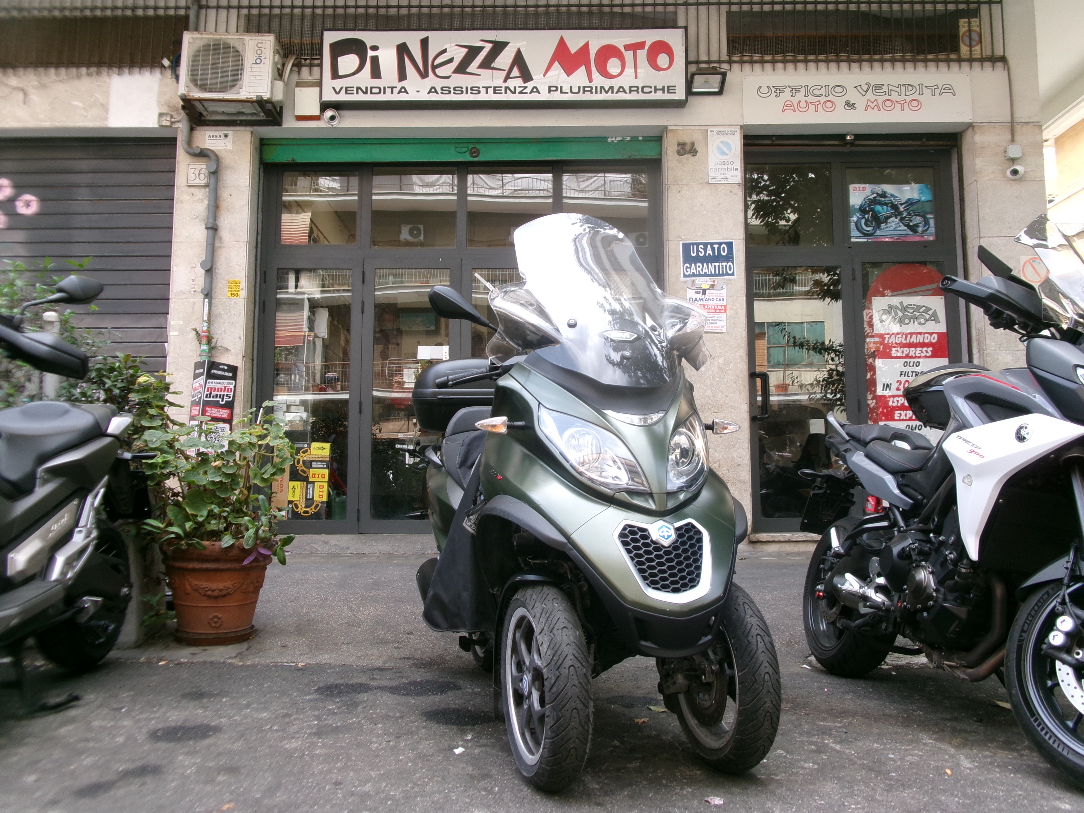 Piaggio MP3 Lt Business ABS 2016 scooter usato a Roma - foto 1 di 6