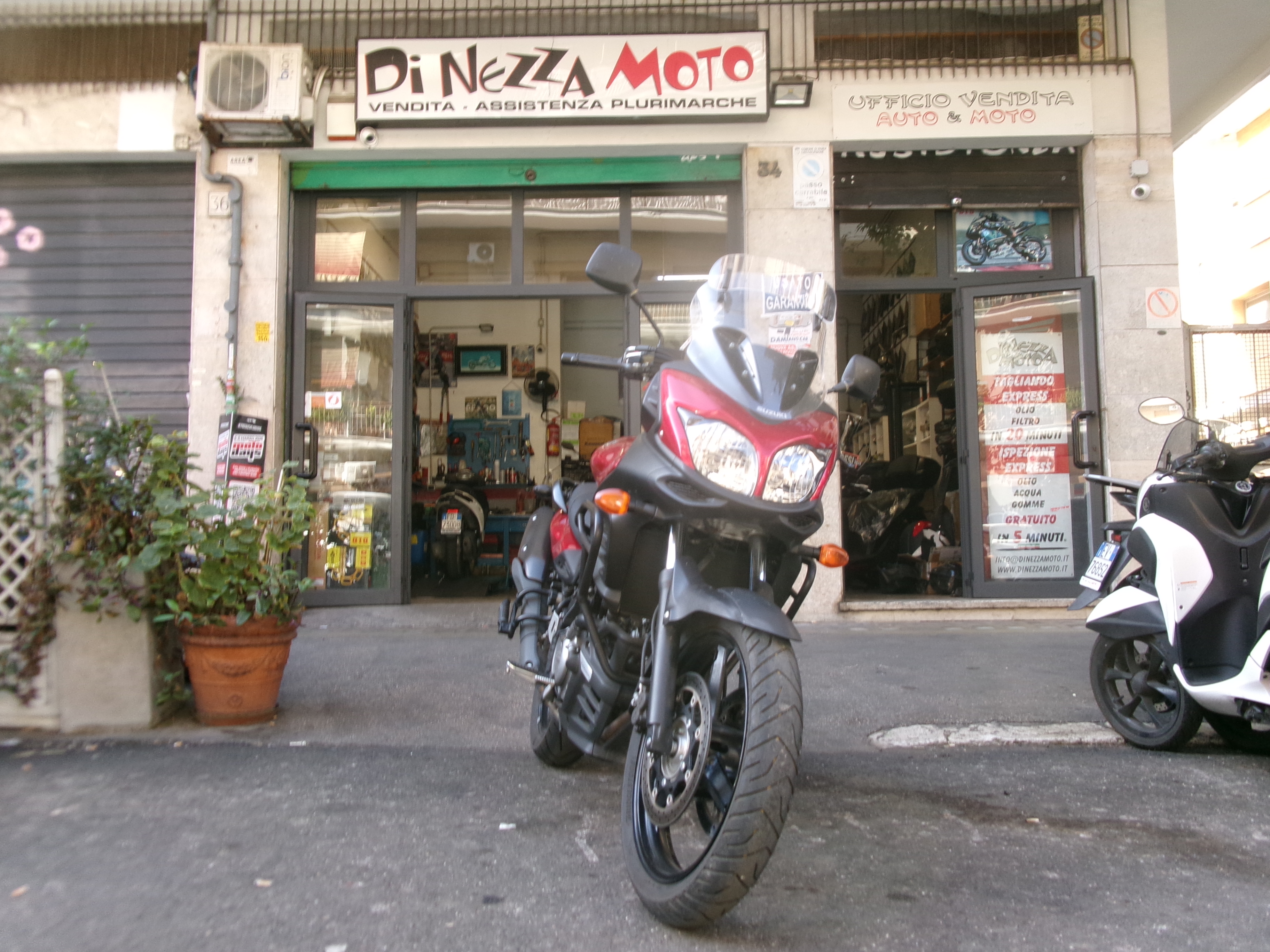 Suzuki V-STROM 2014 moto usato a Roma - foto 1 di 6
