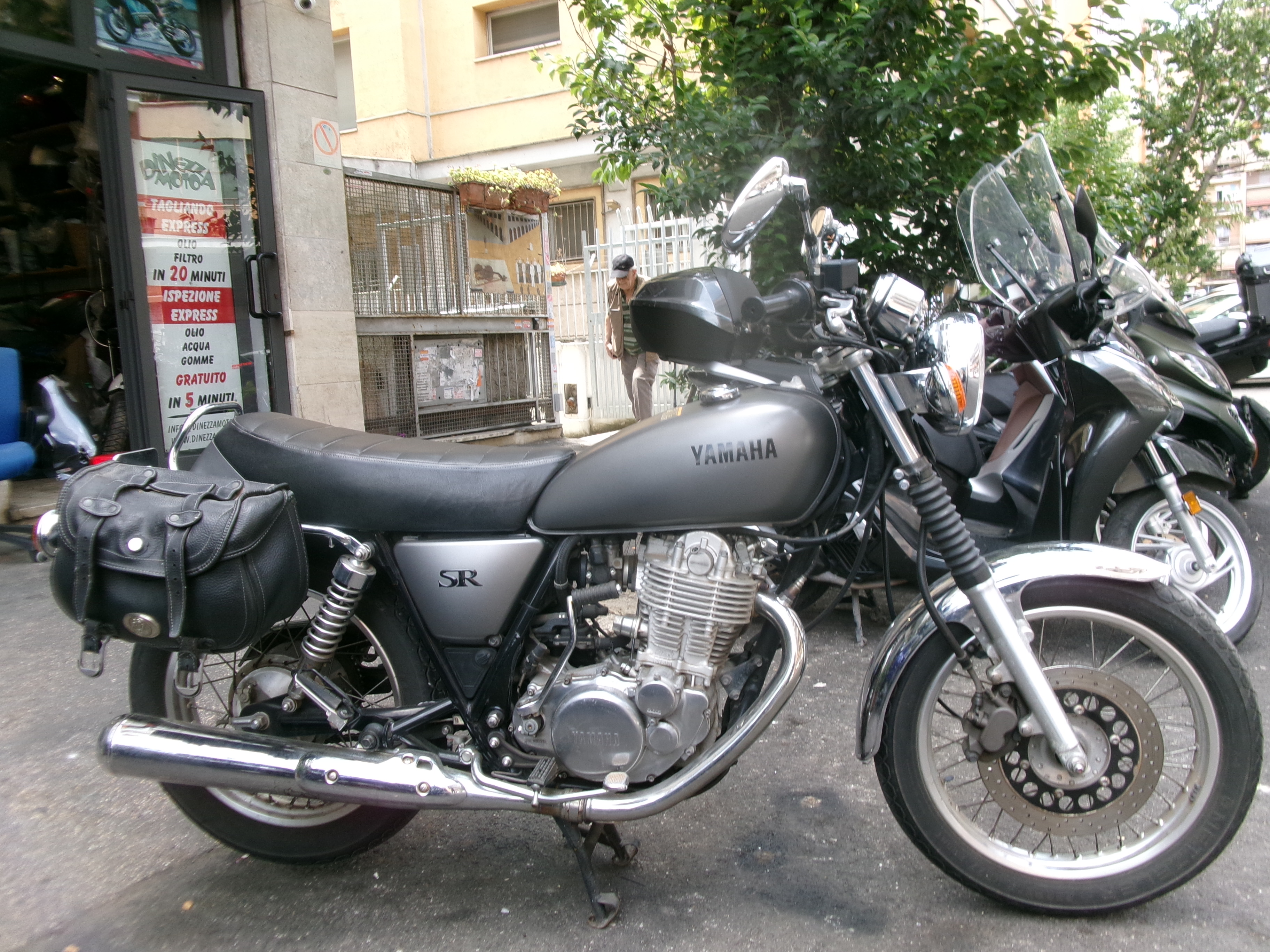 YAMAHA SR 400 foto 2