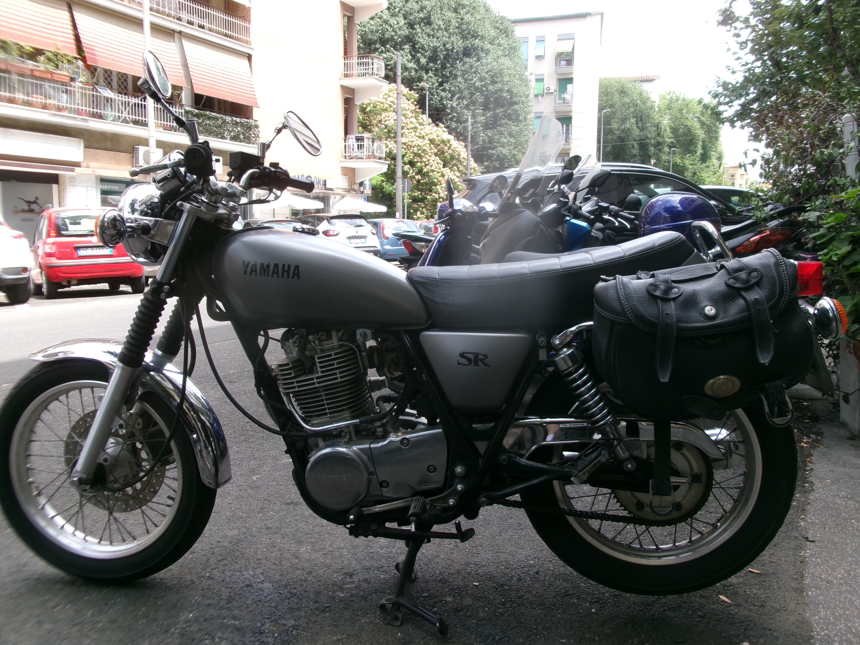 YAMAHA SR 400 foto 3