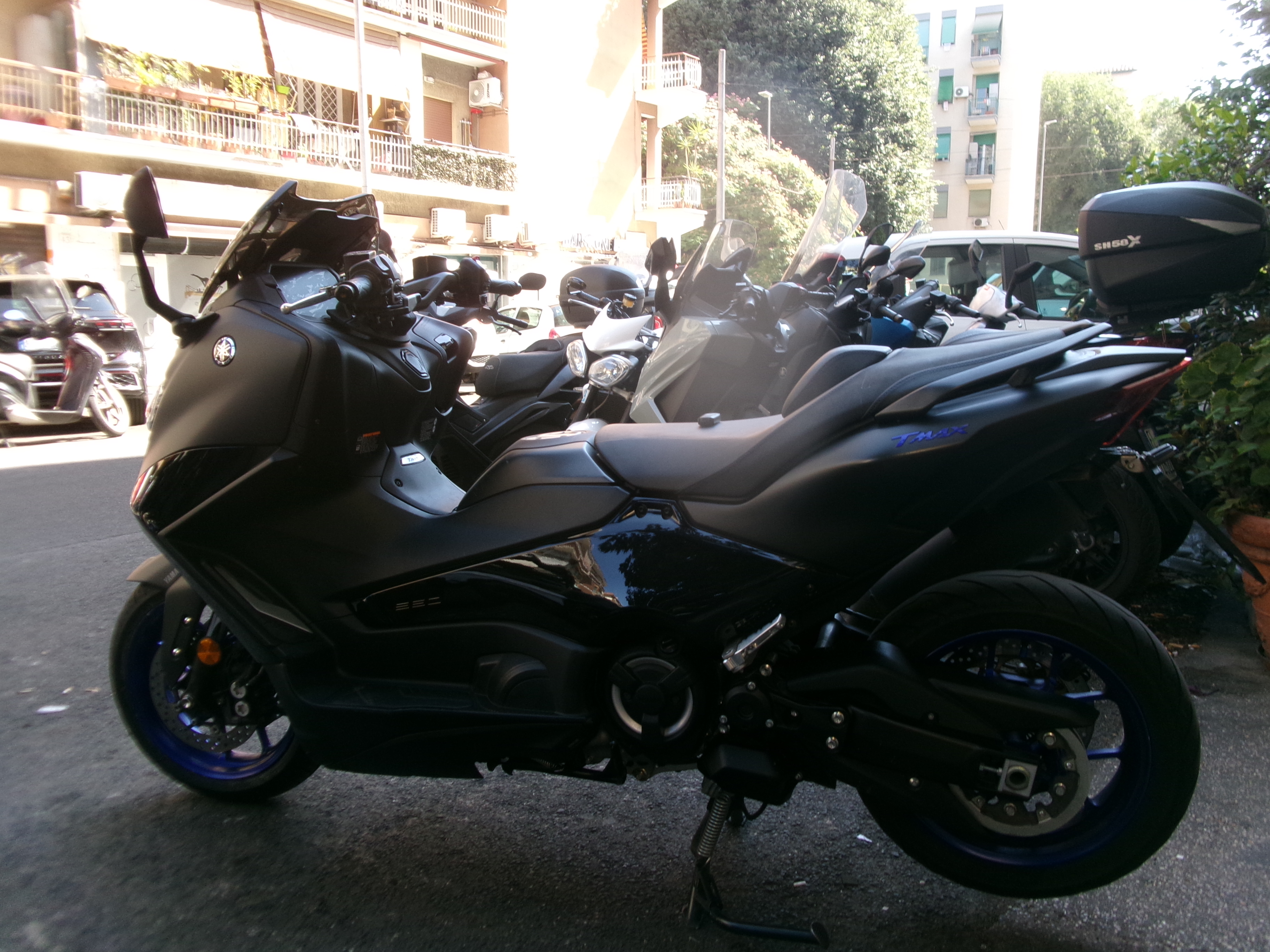 YAMAHA T-MAX 560 ICON BLACK foto 3