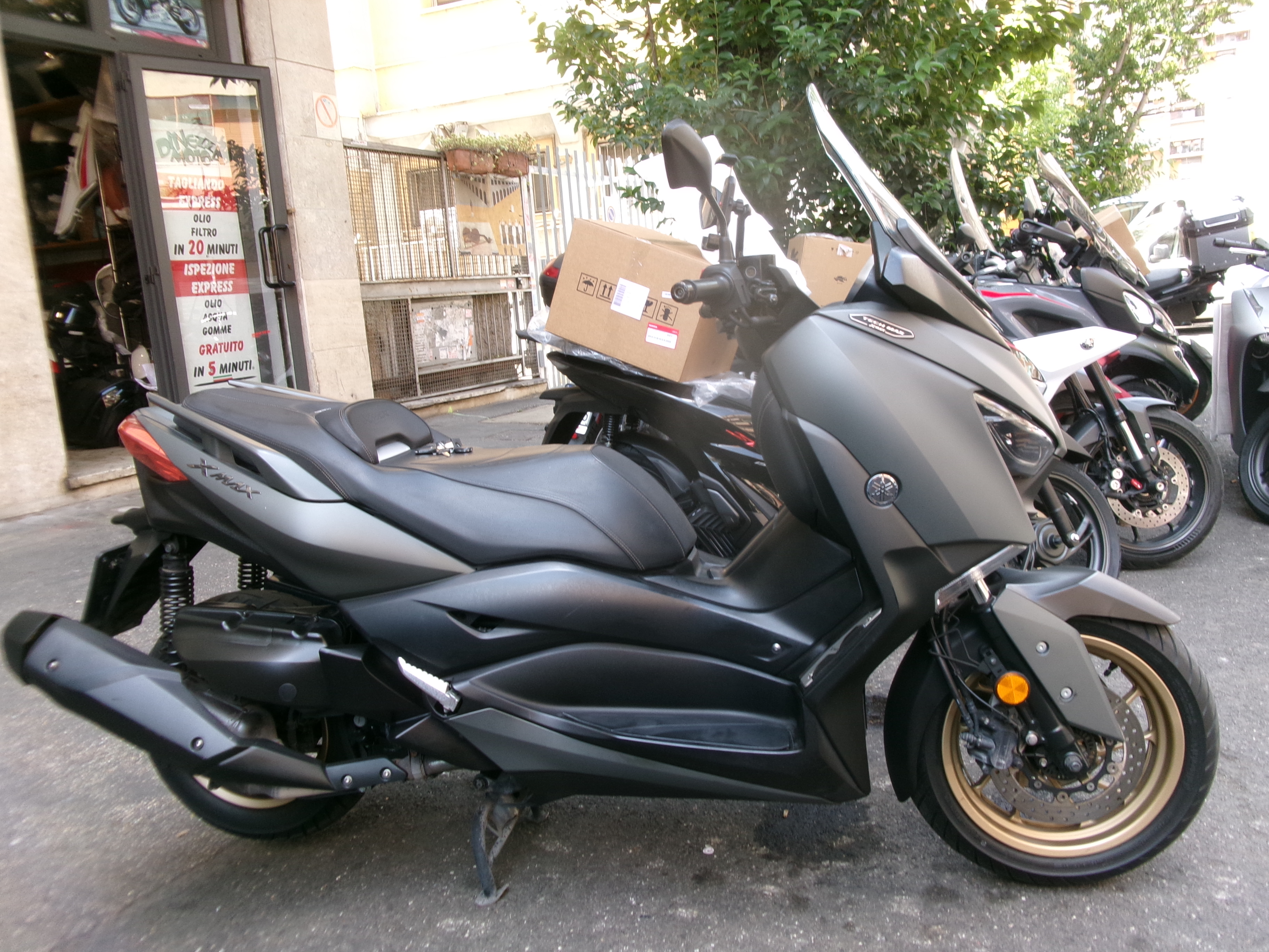 YAMAHA X-MAX  400 TECH MAX ABS foto 2